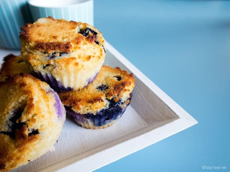 Saftige und fruchtige Low Carb Blaubeer Muffins mit frischen Blaubeeren