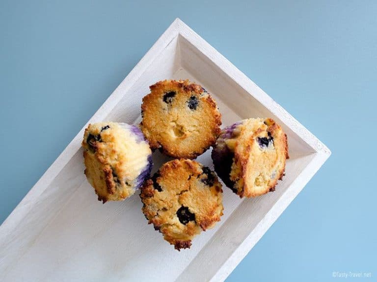 Saftige und fruchtige Low Carb Blaubeer Muffins mit frischen Blaubeeren