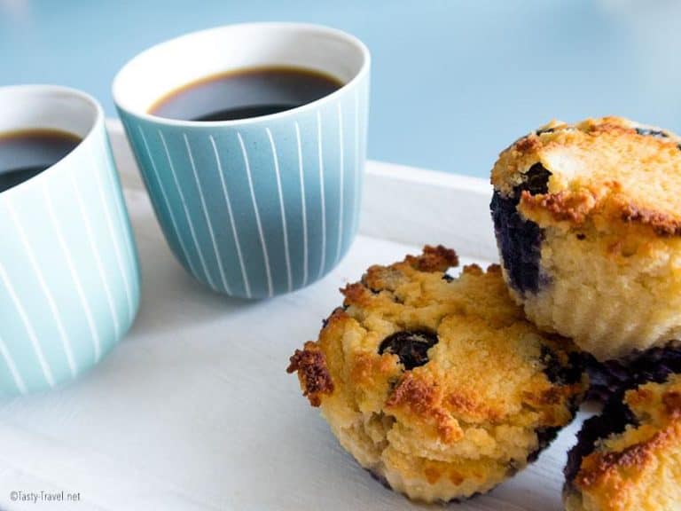 Saftige und fruchtige Low Carb Blaubeer Muffins mit frischen Blaubeeren