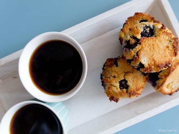 Saftige und fruchtige Low Carb Blaubeer Muffins mit frischen Blaubeeren